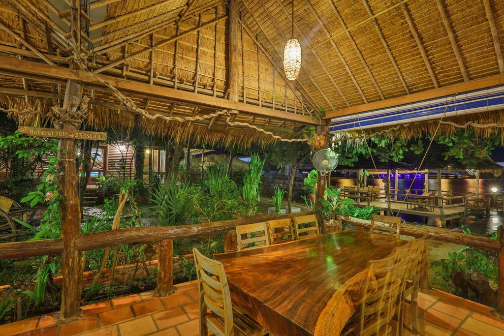 Natural Bungalows Restaurant And Bar Kampot Exteriör bild