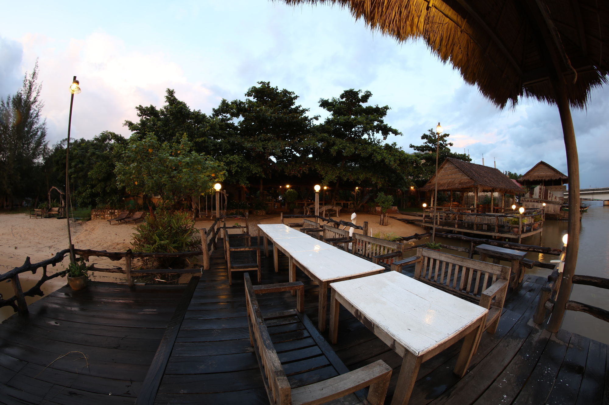 Natural Bungalows Restaurant And Bar Kampot Exteriör bild